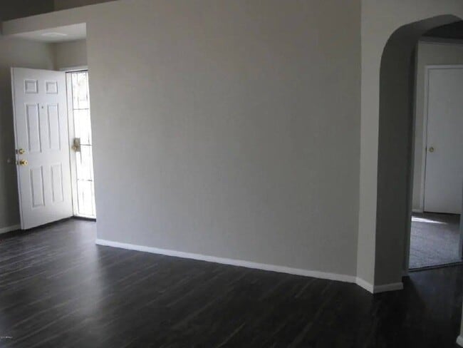 Building Photo - 2130 W Beaubien Dr