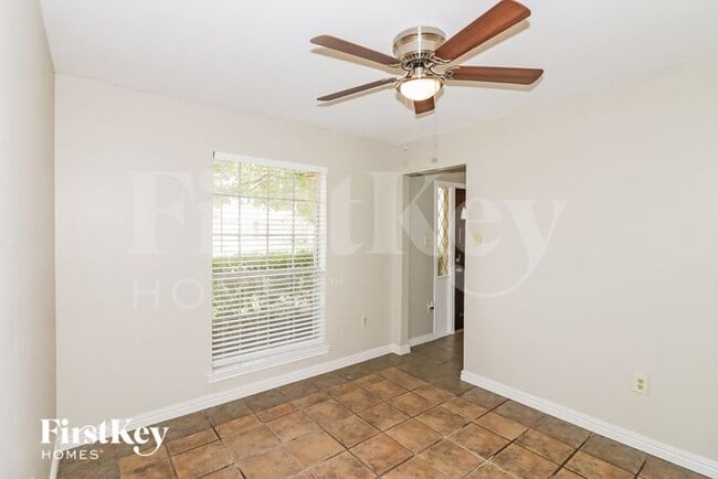 Foto del edificio - 4702 Hickory Downs Dr
