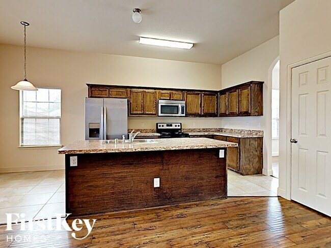 Foto del edificio - 1203 Jewel Ln