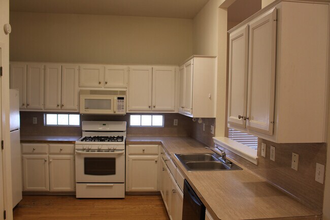 Foto del edificio - 311 E 38th St