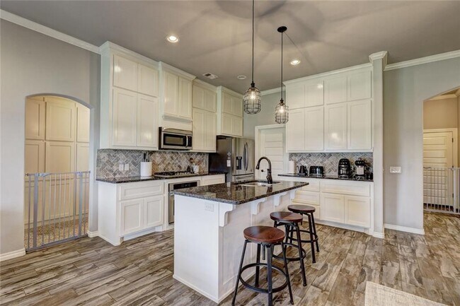 Foto del edificio - 4301 SE 37th St