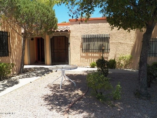 Building Photo - 1089 S Calle de las Casitas