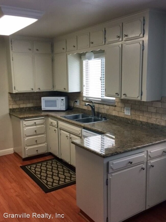 Building Photo - 4 br, 2.5 bath House - 1657 W. Ellery Way