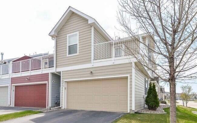 Foto del edificio - 8410 Jonquil Ln N