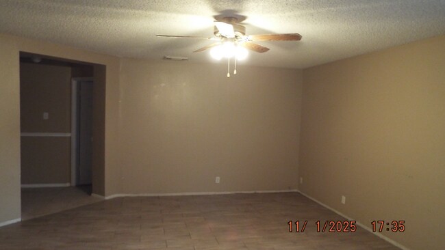 Foto del edificio - 1827 Leander