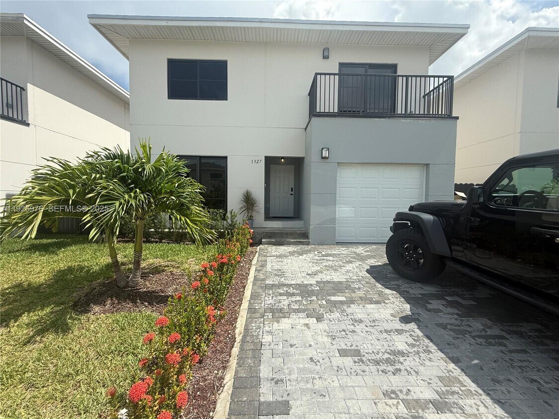 Foto principal - 1327 NW 2nd Ln