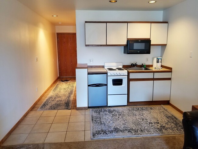 Building Photo - Long Term Rental- Cedar Lodge 207