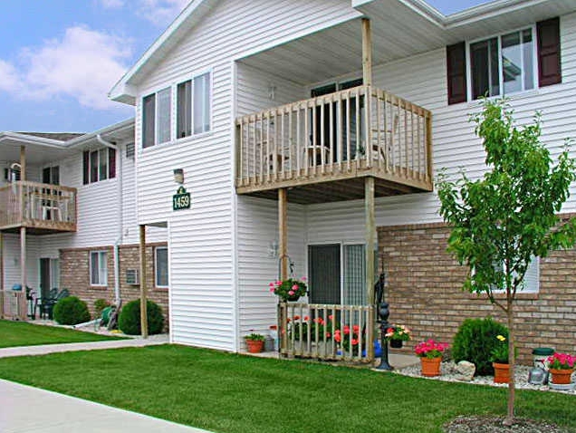 Breezewood Park - BREEZEWOOD APARTMENTS