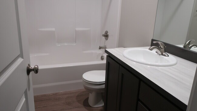 Building Photo - 1099 S New Oak Ln