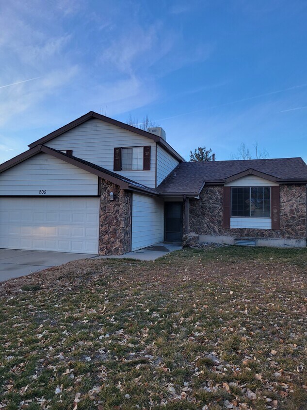 Primary Photo - 205 Sagemont Cir