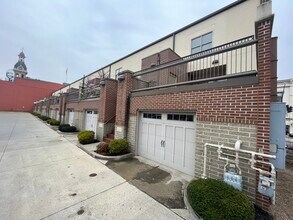 Building Photo - 111 N Walnut St