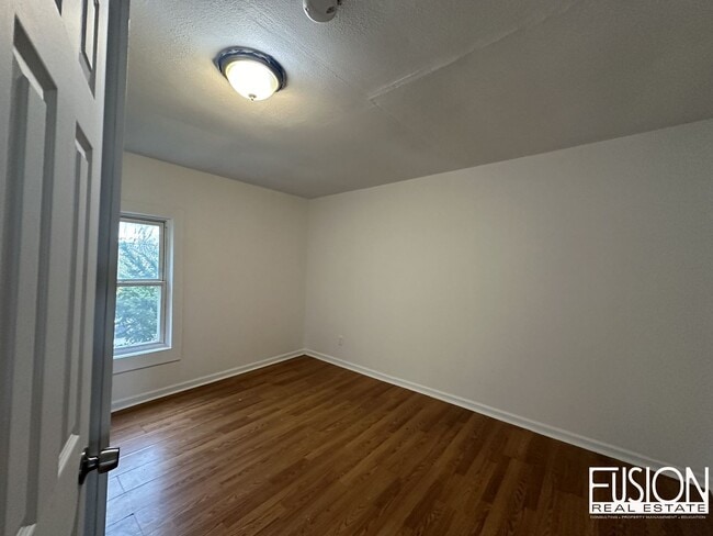 Photo - 340 Manhattan Dr Apartment