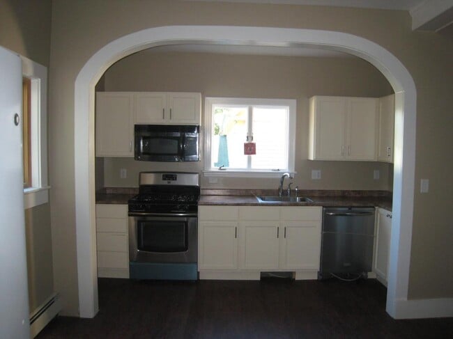 kitchen - 02 - 67 Market St