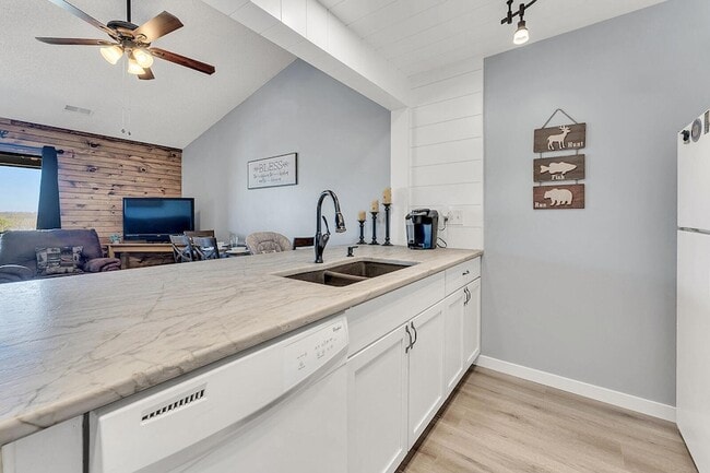 Building Photo - 133 Troon Dr