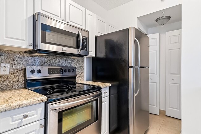 Foto del edificio - 17150 N Bay Rd