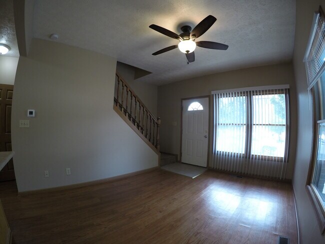 Sala de estar - 302 N Chauncey Ave