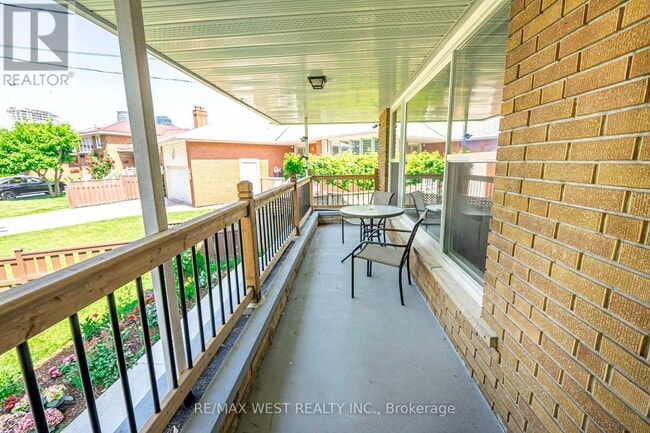 Building Photo - 59 Redcar Ave