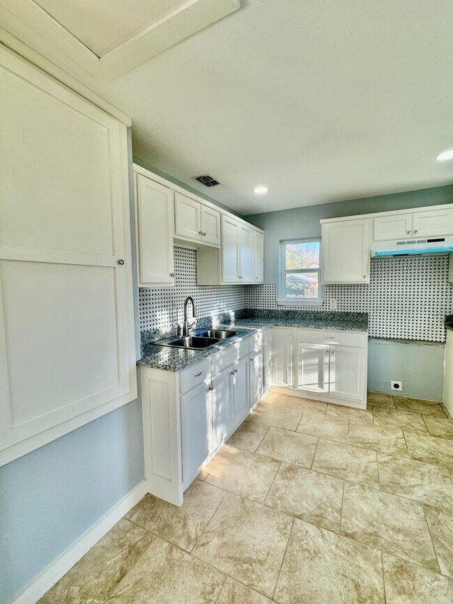 Foto del edificio - New Rental! Updated 2-bedroom located in a Southside Neighborhood!