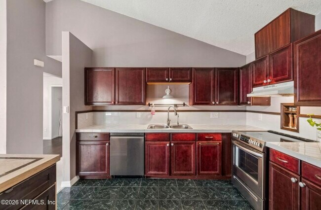 Building Photo - 5065 Knightsbridge Cir N