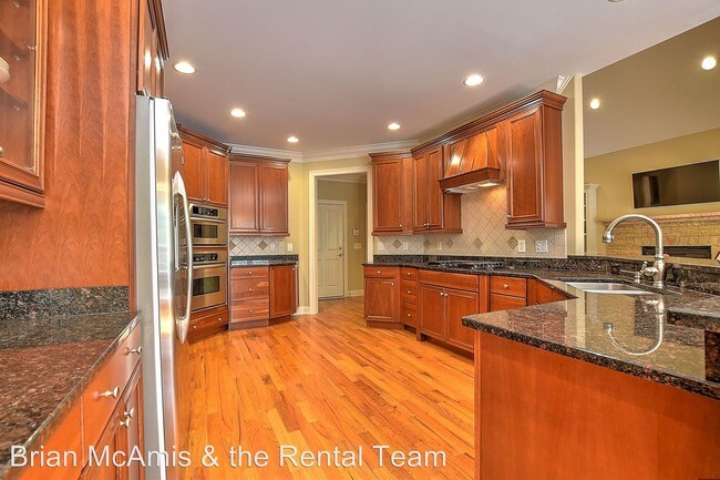 Building Photo - 5 br, 4.5 bath House - 111 Lands End Court