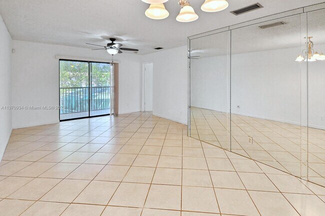 Foto del edificio - 10537 NW 10th St