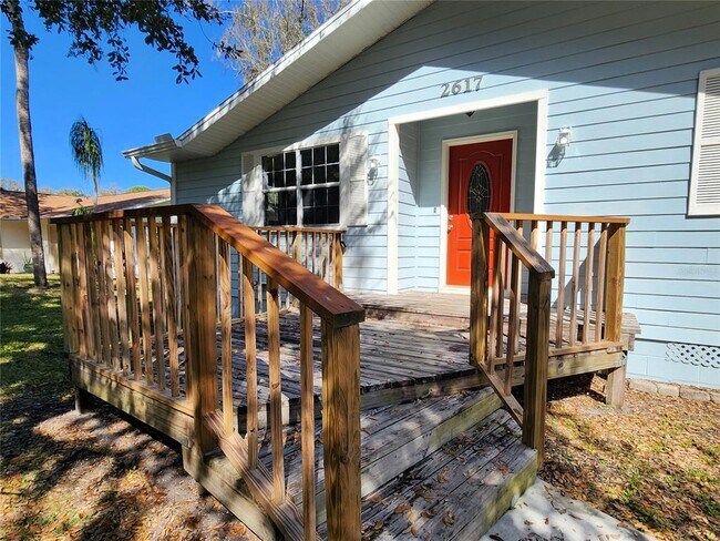 Foto del edificio - 2617 Pine Tree Dr