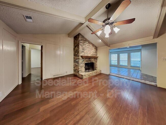 Foto del edificio - 205 Woodpark Dr