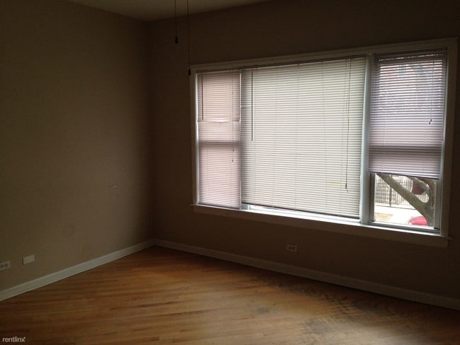 Building Photo - 2424 W Cortland St