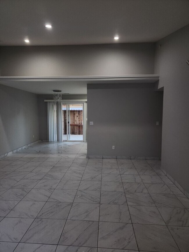 Building Photo - 1609 Cashmere Dr
