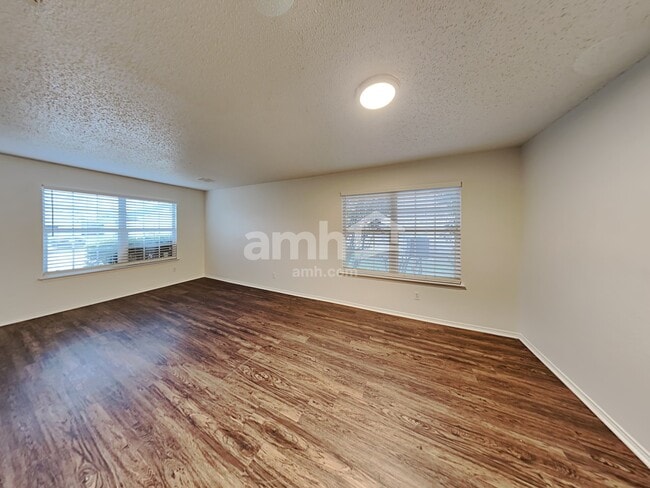 Building Photo - 6803 Lake Jackson Dr