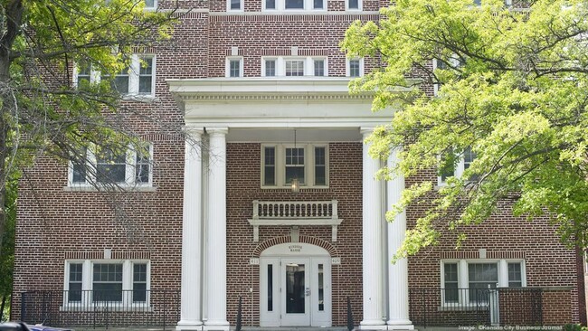 Interior Photo - Windsor Manor