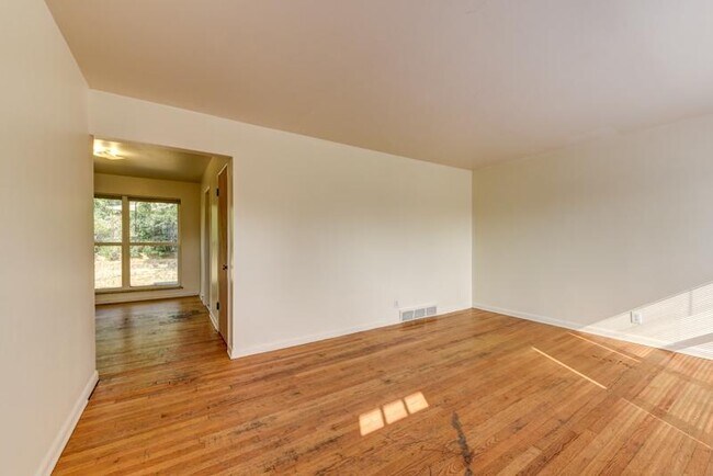 Building Photo - 65 Bucknell Ct