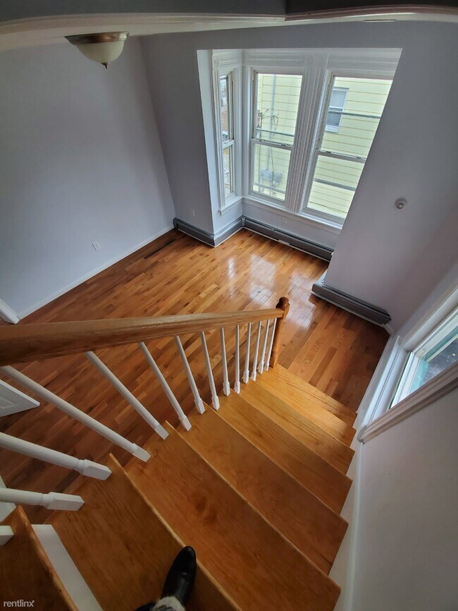 Building Photo - 4 br, 2 bath House - 744 Highland Ave Unit 2