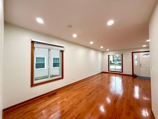 Foto del edificio - 2449 Carlton Dr