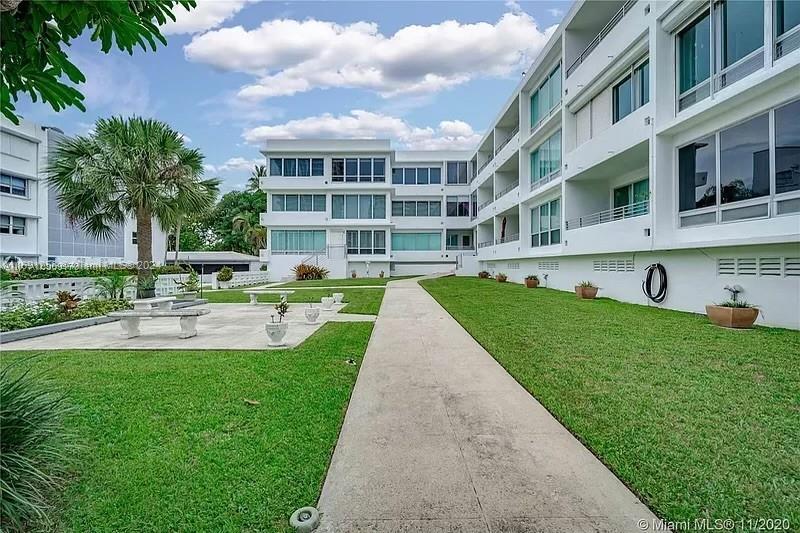 Foto principal - 10240 Collins Ave