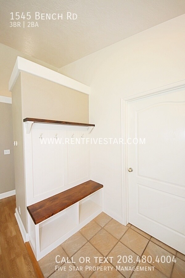 Foto del edificio - 1545 Bench Rd