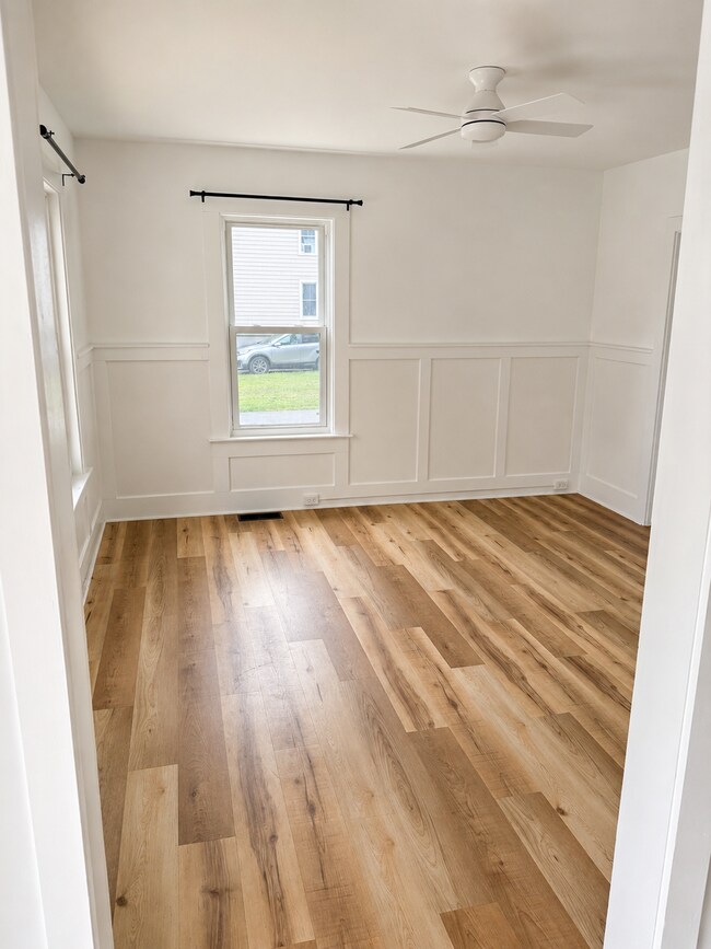 Foyer lookin into living room - 17 Cherry St