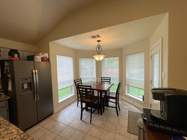 Foto del edificio - 4611 Silverlake Dr