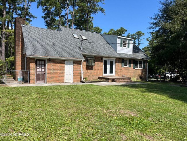 Foto del edificio - 3107 Country Club Rd