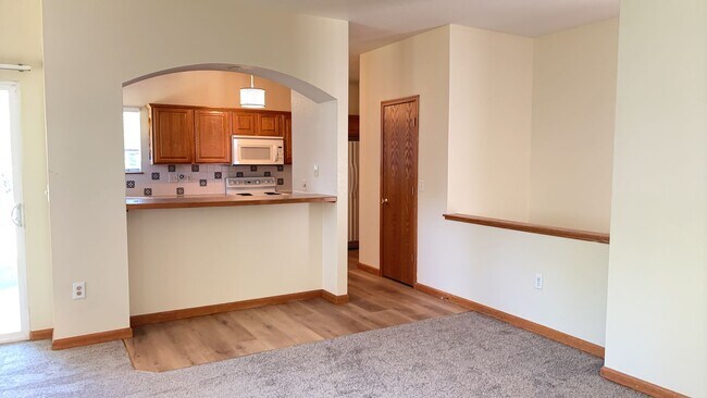 Building Photo - Spacious 3-Bed Home with Yard – Available Now