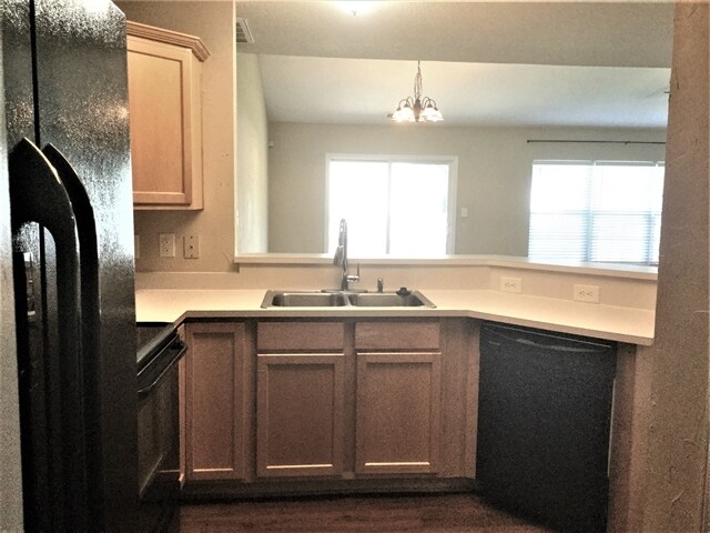 Building Photo - 127 Hampshire Dr