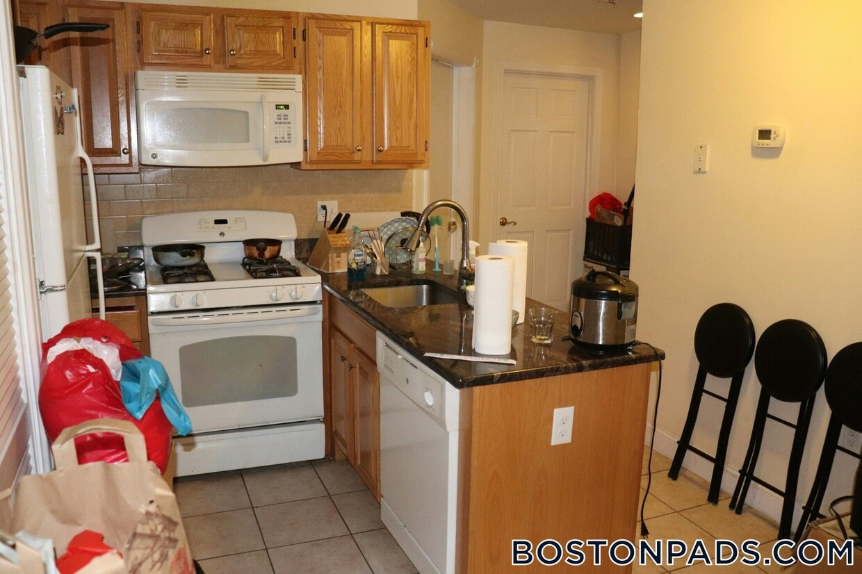 Primary Photo - 90 Westland Ave