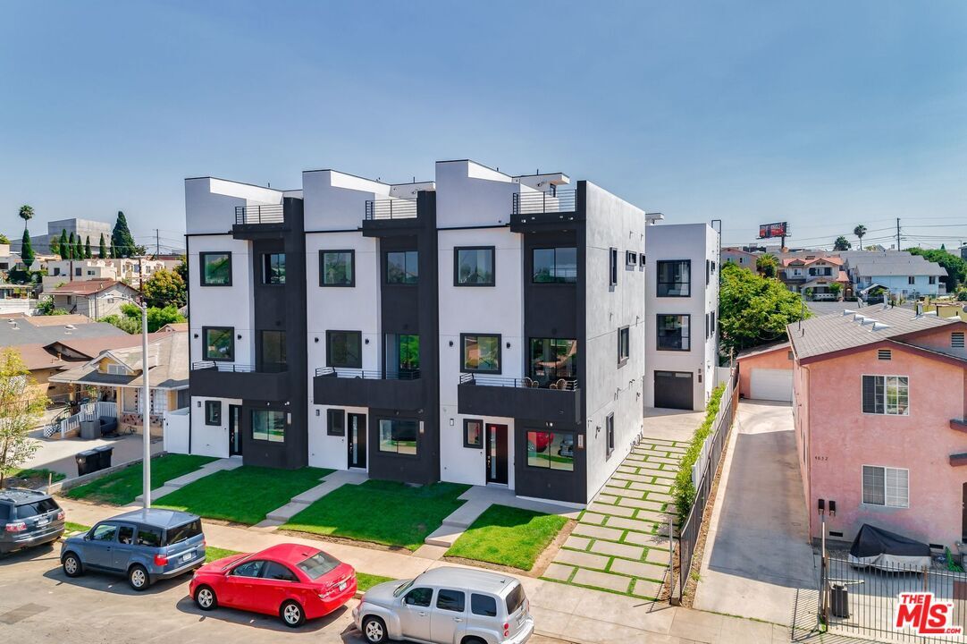 Foto principal - 4830 Pickford St