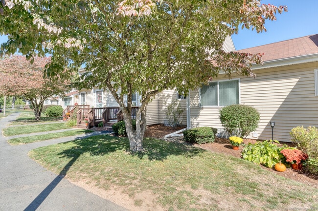 Foto del edificio - 12 Stone Pond Rd