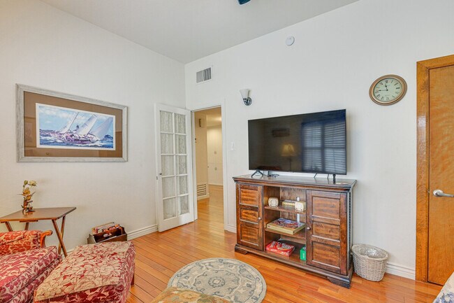 Foto del edificio - 107 W Windsor Ave