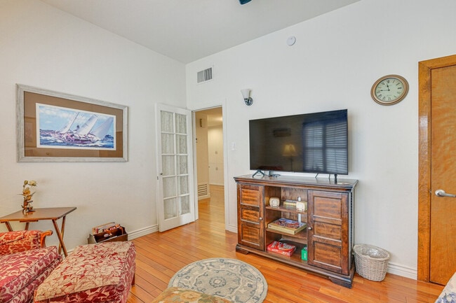 Foto del edificio - 107 W Windsor Ave