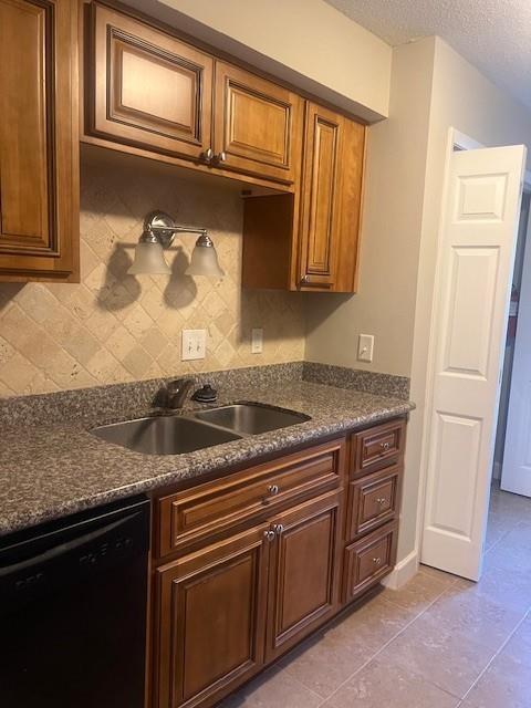 Building Photo - 2506 Demere Rd