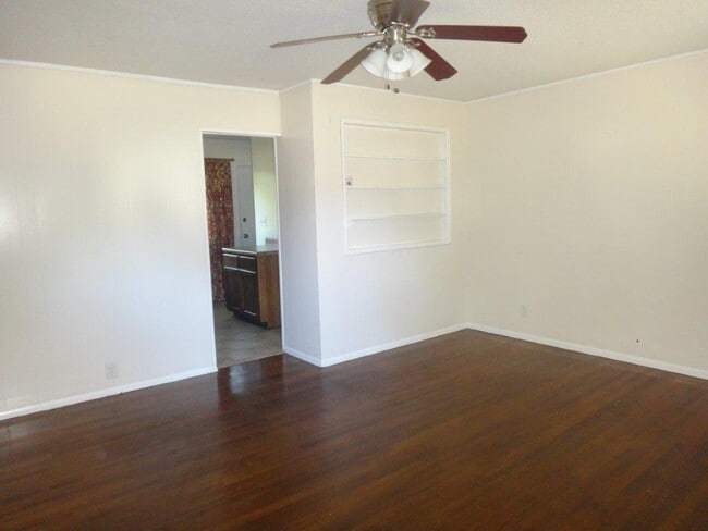 Foto del edificio - Great 3 bedroom with full basement!