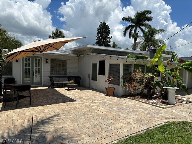 Foto del edificio - 4464 E Riverside Dr