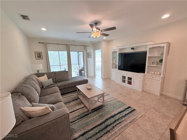 Foto del edificio - 4278 Dutchess Park Rd